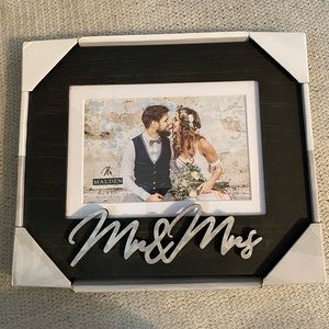 NWT Mr. and Mrs. frame